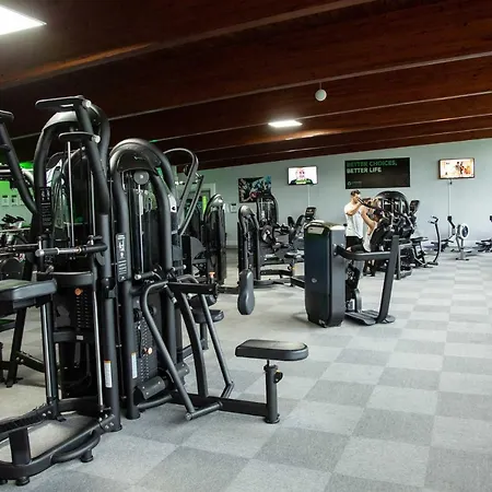 Flat 2, The Old Antiques Warehouse - Free Off-site Health Club Access With Pool, Sauna, Steam & Gym *