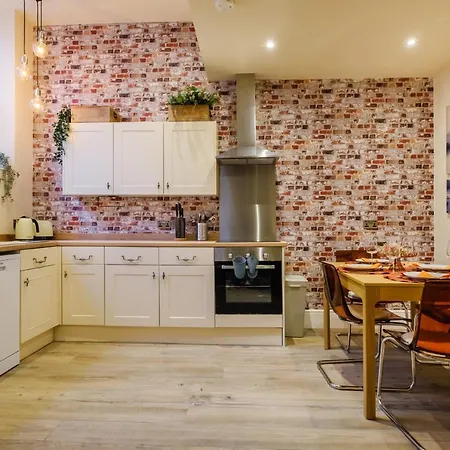 Appartement Flat 2, The Old Antiques Warehouse - Free Off-site Health Club Access With Pool, Sauna, Steam & Gym *
