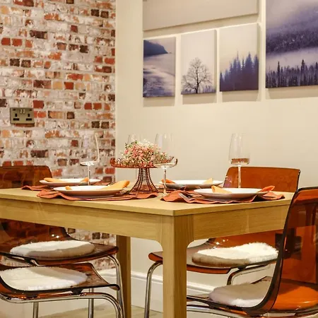 The Old Antiques Warehouse: Vintage Flat With Health Club Access Bowness-on-Windermere