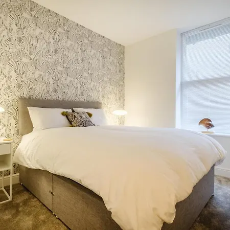 Flat 2, The Old Antiques Warehouse - Free Off-site Health Club Access With Pool, Sauna, Steam & Gym アパート ボウネス＝オン＝ウィンダミア